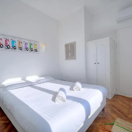 Upstays Garden Terrace 74m2 Apartment *